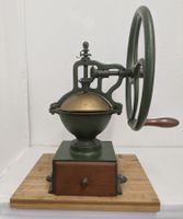 Grosse Tre Spade Kaffeemühle Schwungrad  ca. 60 cm hoch